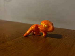 Sorpresa Kinder Joy Jurassic World Plateosauride
