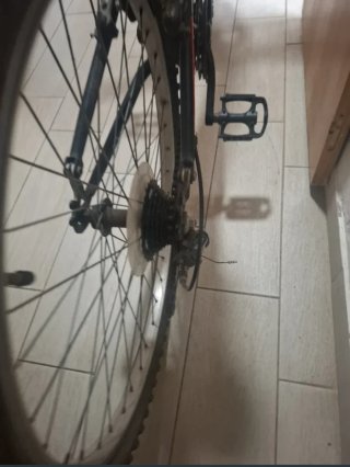 Bicicleta de Montaña Negra y Roja