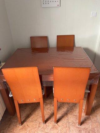 Mesa de Salón con 4 Sillas