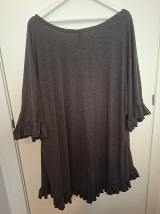 Kimono gris con volantes da talla