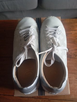 Zapatillas deportivas blancas de piel