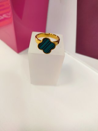 Anillo acero dorado con flor verde T18