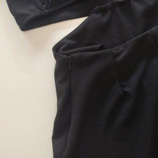 Mono negro cuello halter Stradivarius