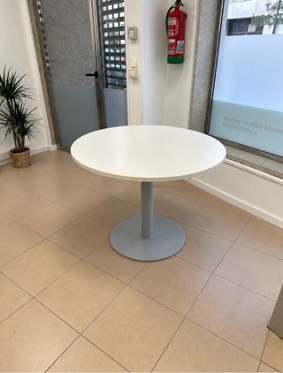 Mesa redonda blanca – 1 metro de diámetro Vendo