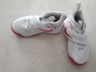 Zapatillas niño Nike Talla 29.5. NO ENVIO.