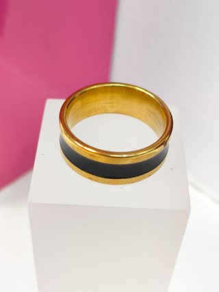 Anillo acero dorado con linea negra gruesa T18