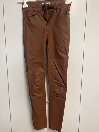 Pantalón efecto piel marrón Talla XS