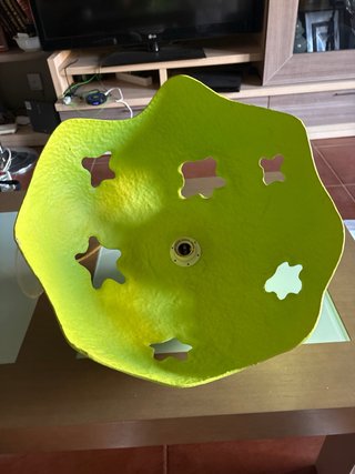 Lámpara de techo verde.
