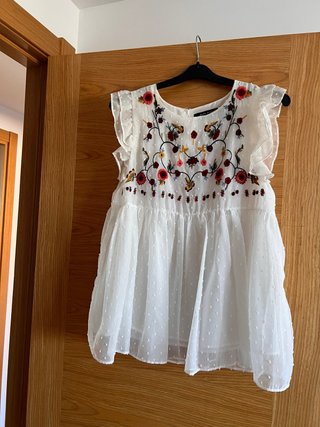 Blusa blanca bordada manga corta