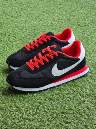 Zapatillas Nike Negras y Rojas