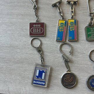 Lote de 16 llaveros de bancos