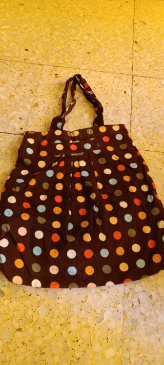Bolso de lunares marrón y multicolor