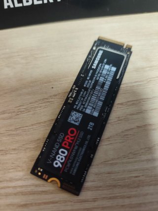 2TB Samsung 980 PRO NVMe (52h Uso) casi nuevo