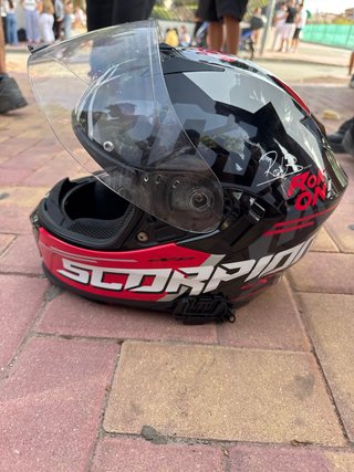 Casco de moto con intercomunicador a parte gafas i