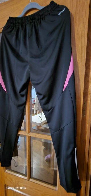 Pantalón chándal Adidas negro y rosa