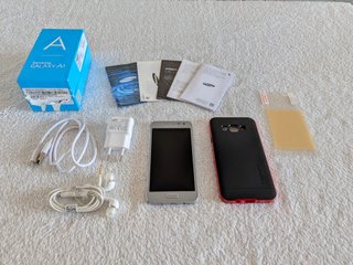 Samsung Galaxy A3 con scatola e accessori