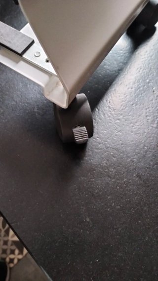 Carrito para torre de ordenador