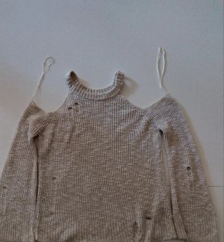 Jersey Hollister beige desgarrado