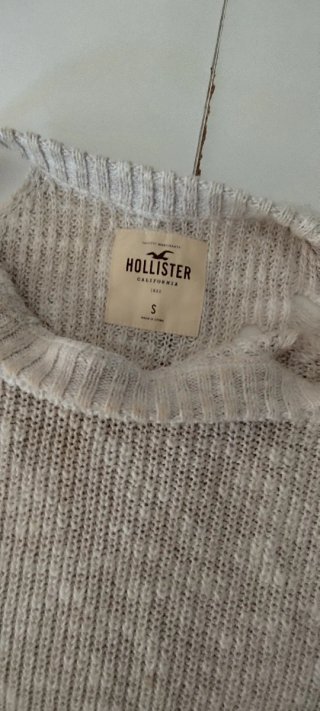 Jersey Hollister beige desgarrado