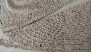 Jersey Hollister beige desgarrado