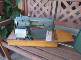 Máquina de coser Refrey Transforma