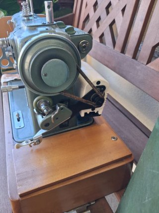 Máquina de coser Refrey Transforma