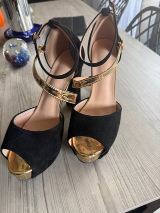 Tacones Negros y Dorados Talla 42/43