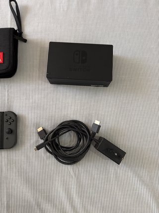 Nintendo Switch con Joy-Cons y Mando