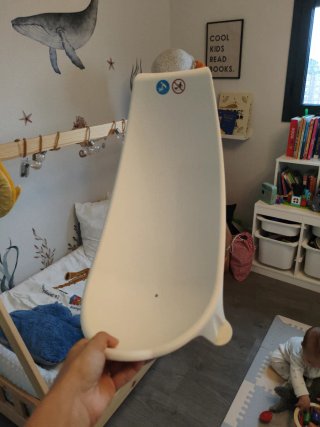 Bañera para bebé STOKKE  plegable con hamaca.