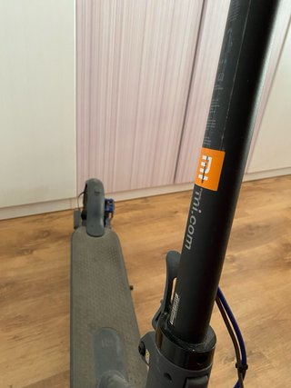 Patinete Eléctrico con Casco