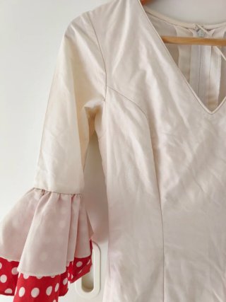 Traje de flamenca beige y rojo