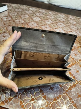 billetero o cartera de piel de la marca española L