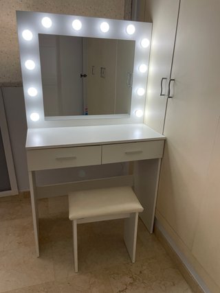 Tocador de Maquillaje con Espejo y Luces