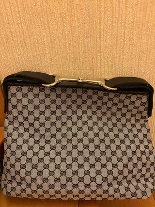 Bolso grande.