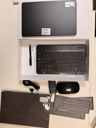 Tablet FASTWD T140 nueva + teclado, ratón y funda