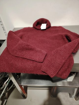 Jersey de cuello alto rojo