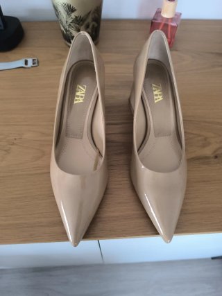 Zapatos de tacón Zara beige mujer