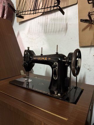Máquina de Coser Antigua SIGMA (precio negociable)