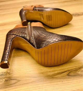Botines Marrones con Lazo