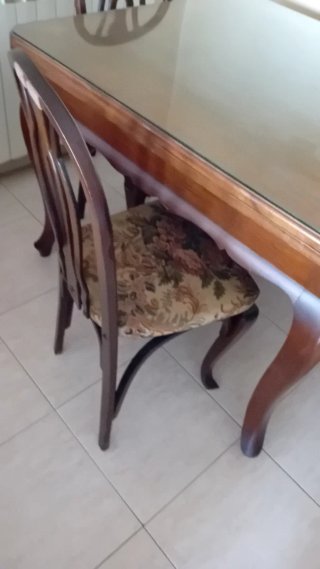 Mesa de comedor de madera de roble