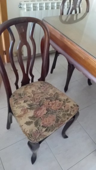 Mesa de comedor de madera de roble