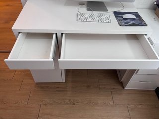 Mesa de trabajo Micke blanca