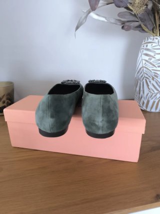 Zapatos planos Alma en Pena verdes con pedrería