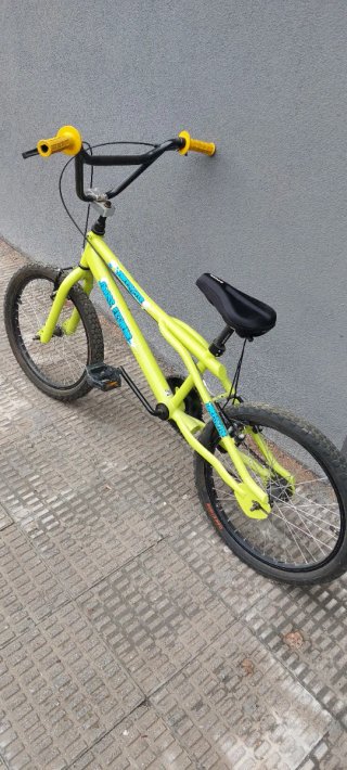 Bicicleta BMX verde brillante