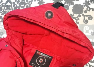 Plumas Norway Rojo