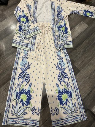 Conjunto efecto seda beige y azul