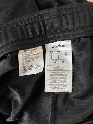 Chándal Adidas Negro con Rayas Rojas