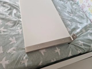 Estantería blanca Ikea con soportes
