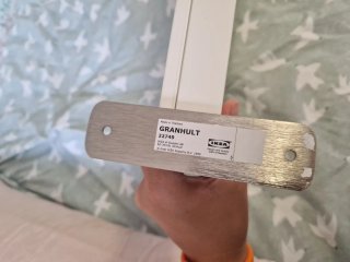 Estantería blanca Ikea con soportes