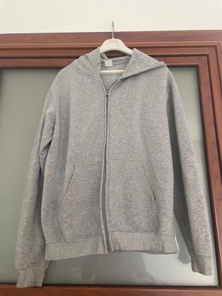Chaqueta de chándal gris con cremallera